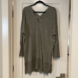 Buckle women’s XL tunic